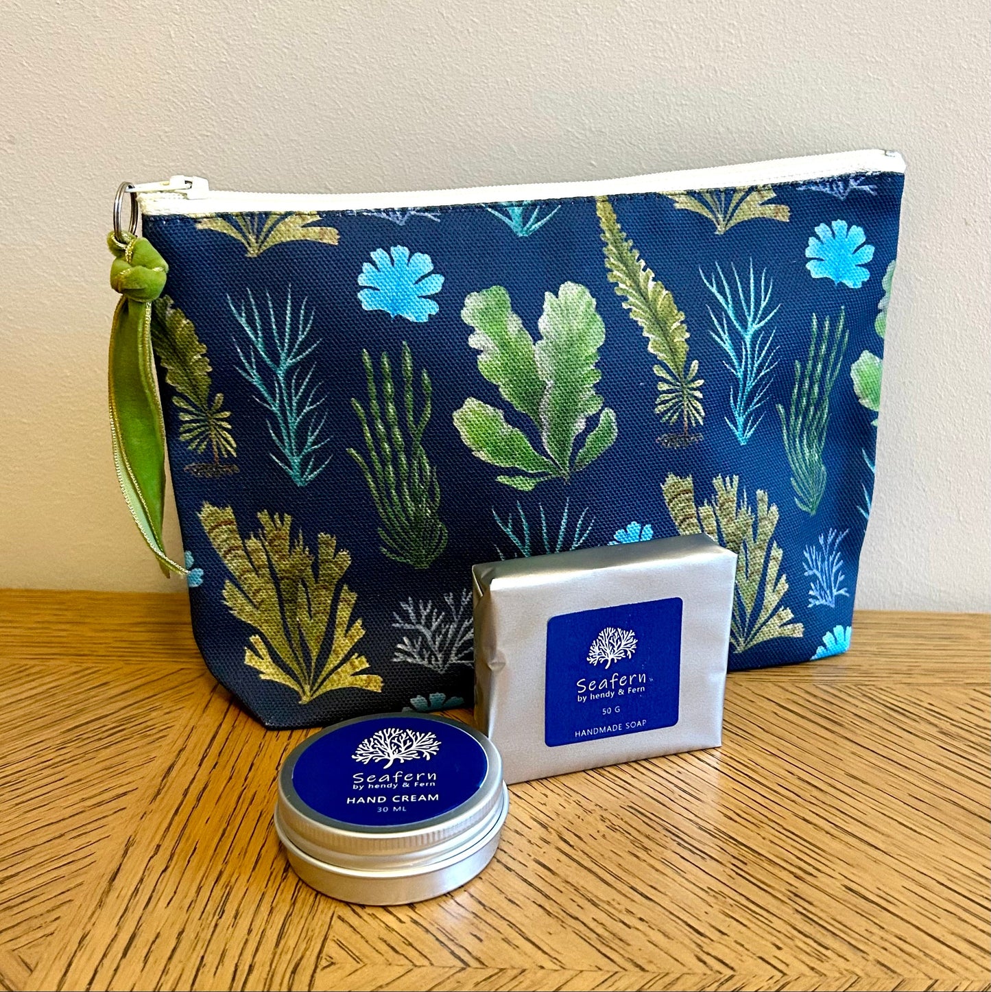 coastal_print_toiletry_wash_bag